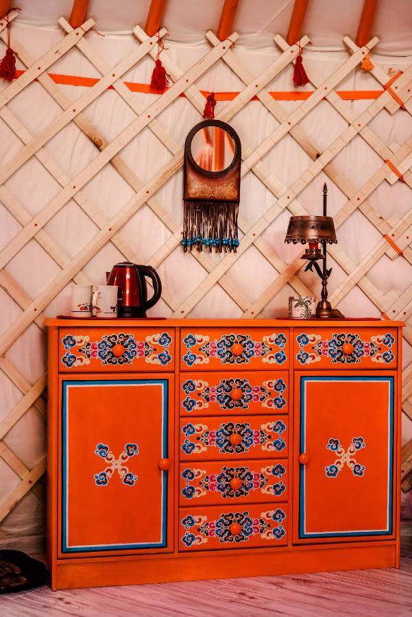 Caloroczne Jurty Mongolskie - "Domy Slonca" โควอตสโก ภายนอก รูปภาพ