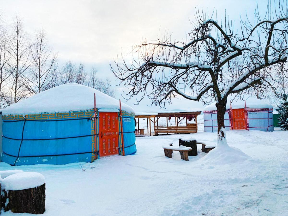 Caloroczne Jurty Mongolskie - "Domy Slonca" โควอตสโก ภายนอก รูปภาพ